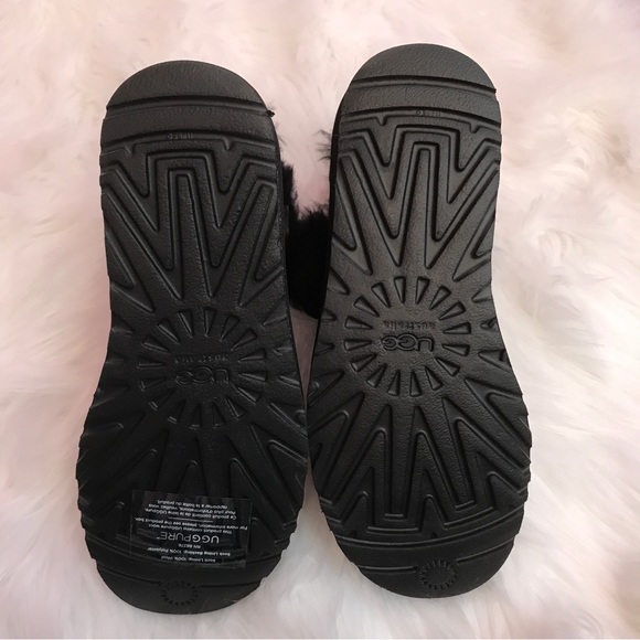 NWT Mini Bailey Button UGG Boots - Picture 3 of 5